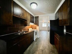 319 E Edwards St in Edmond, OK - Building Photo - Building Photo