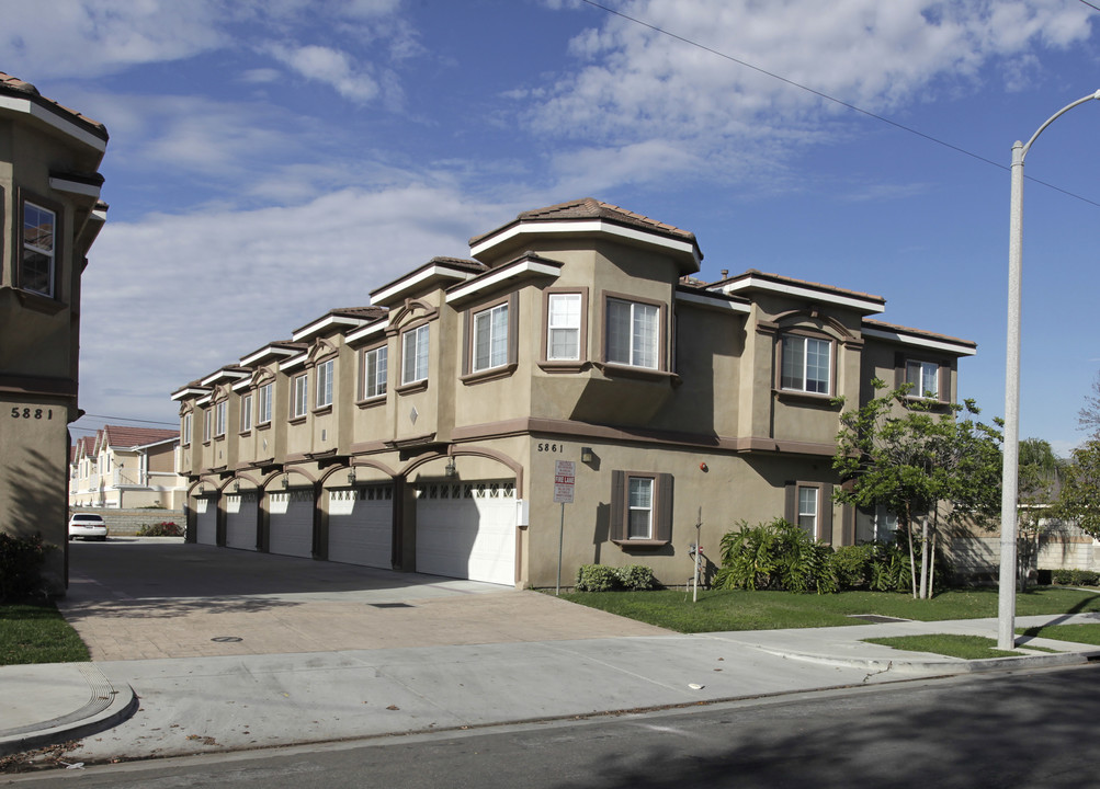 5861 Western Ave in Buena Park, CA - Building Photo