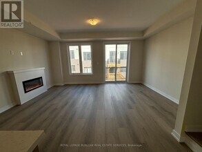 1319 Shevchenko Blvd in Oakville, ON - Building Photo - Building Photo