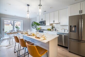 916 15th St SE in Washington, DC - Building Photo - Building Photo