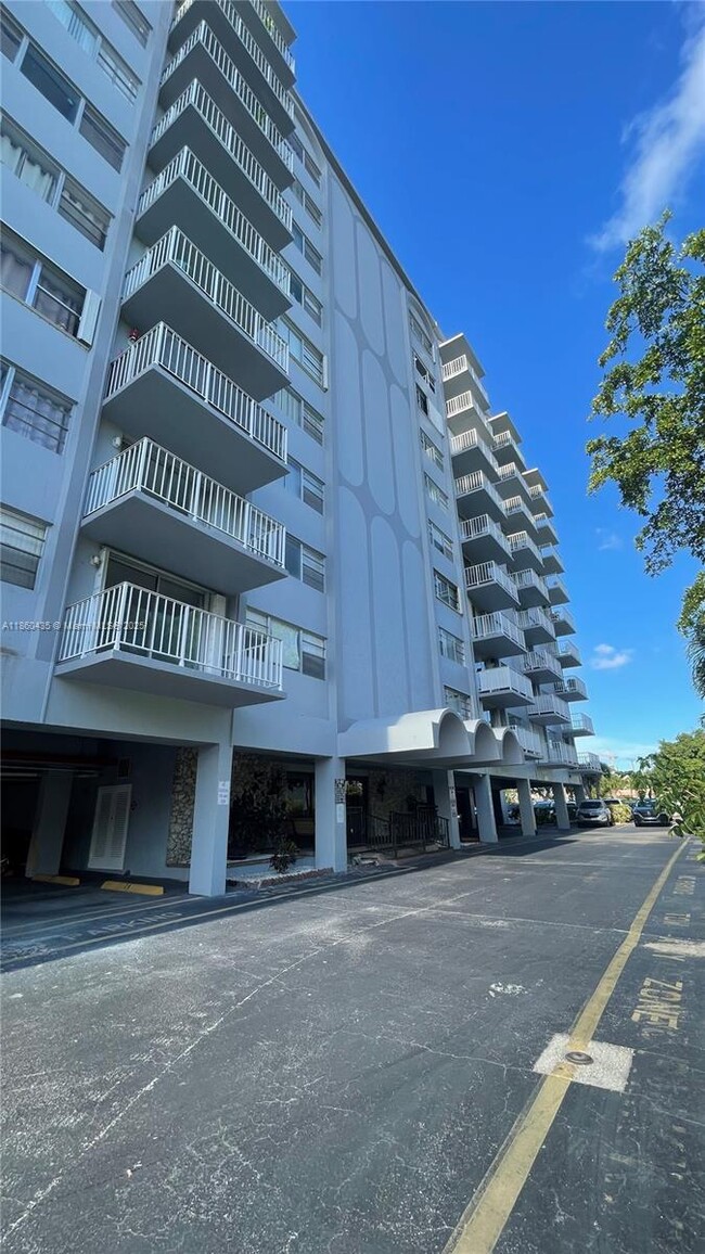 1470 NE 125th Terrace in North Miami, FL - Building Photo - Building Photo