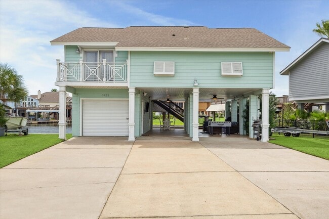 property at 1423 Mango Dr