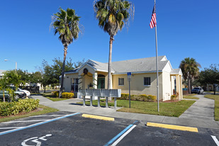 Coral Village Apartments in Cape Coral, FL - Foto de edificio - Building Photo