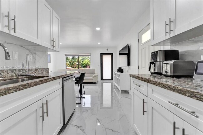 2730 NE 16th Ave in Pompano Beach, FL - Building Photo - Building Photo