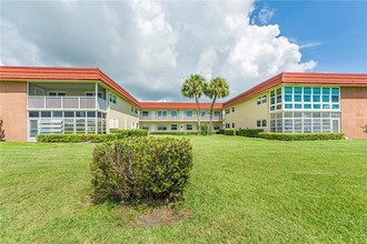 97 Spring Lake Dr in Vero Beach, FL - Building Photo - Building Photo
