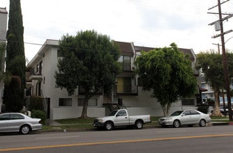 7340 Haskell Ave in Van Nuys, CA - Building Photo - Building Photo