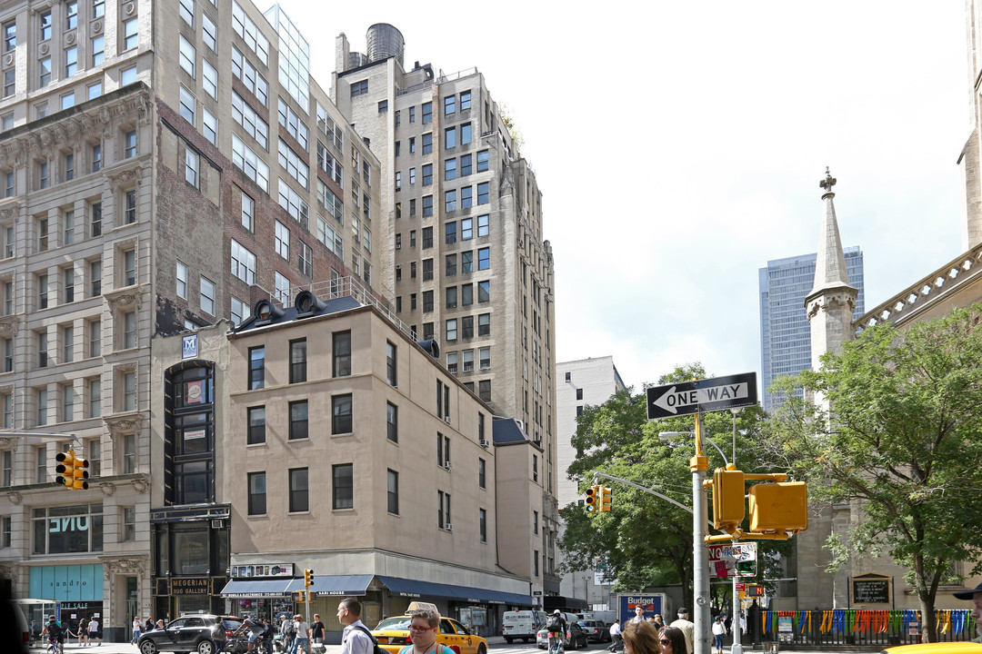 2-4 W 29th St in New York, NY - Building Photo