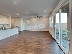 296 Yasmin Daylily Pl in Henderson, NV - Foto de edificio - Building Photo