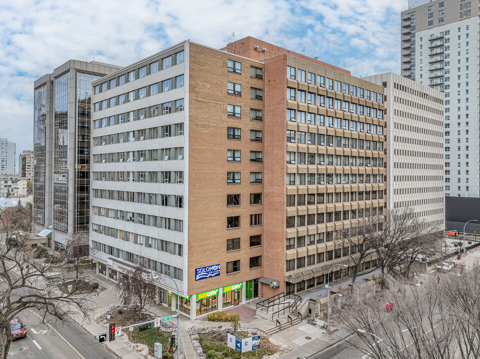 100 House in Edmonton, AB - Building Photo