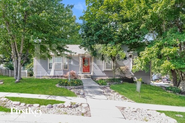 property at 1135 Meadowlark Ln