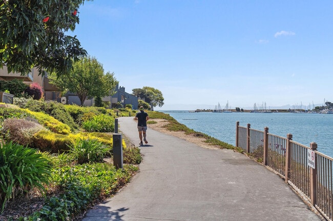 DEL CORONADO in Alameda, CA - Building Photo - Building Photo