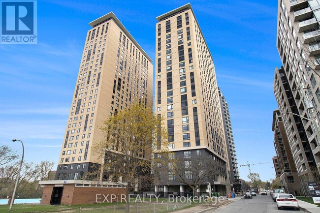 105-2105 Champagne Ave S in Ottawa, ON - Building Photo - Building Photo