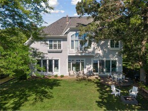 3115 N Shore Dr in Wayzata, MN - Building Photo - Building Photo