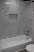 6104 Costello Ave in Van Nuys, CA - Foto de edificio - Building Photo