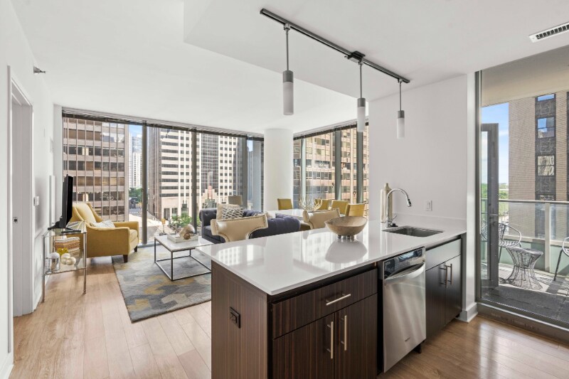 68 E Lake St in Chicago, IL - Building Photo