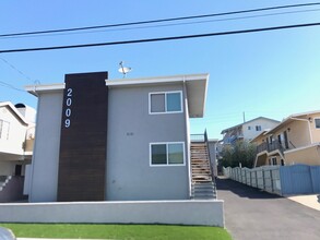 2009 Carnegie Ln in Redondo Beach, CA - Building Photo - Building Photo