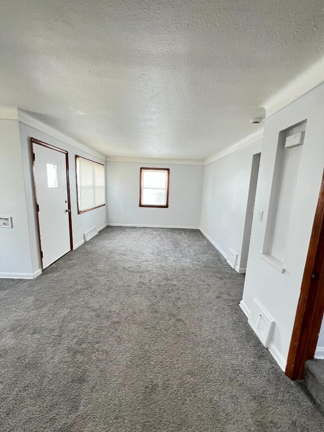 15818 Maplewood Ave in Maple Heights, OH - Building Photo - Building Photo