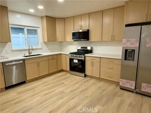 8561 Marklein Ave in North Hills, CA - Building Photo - Building Photo