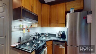 450 W 50th St in New York, NY - Building Photo - Building Photo