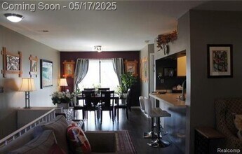 1550 Meadowside Dr in Rochester Hills, MI - Building Photo - Building Photo