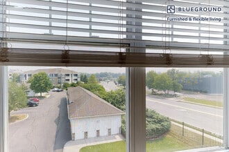 1299 Corporate Dr in Westbury, NY - Building Photo - Building Photo