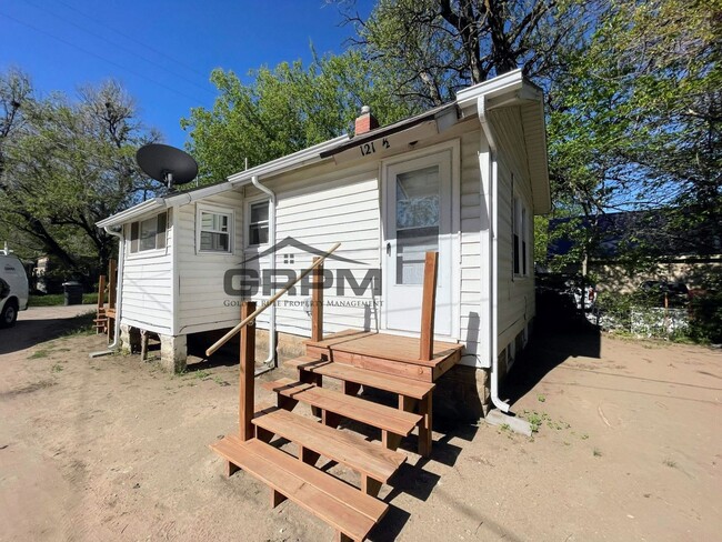 property at 121 W 7th Ave