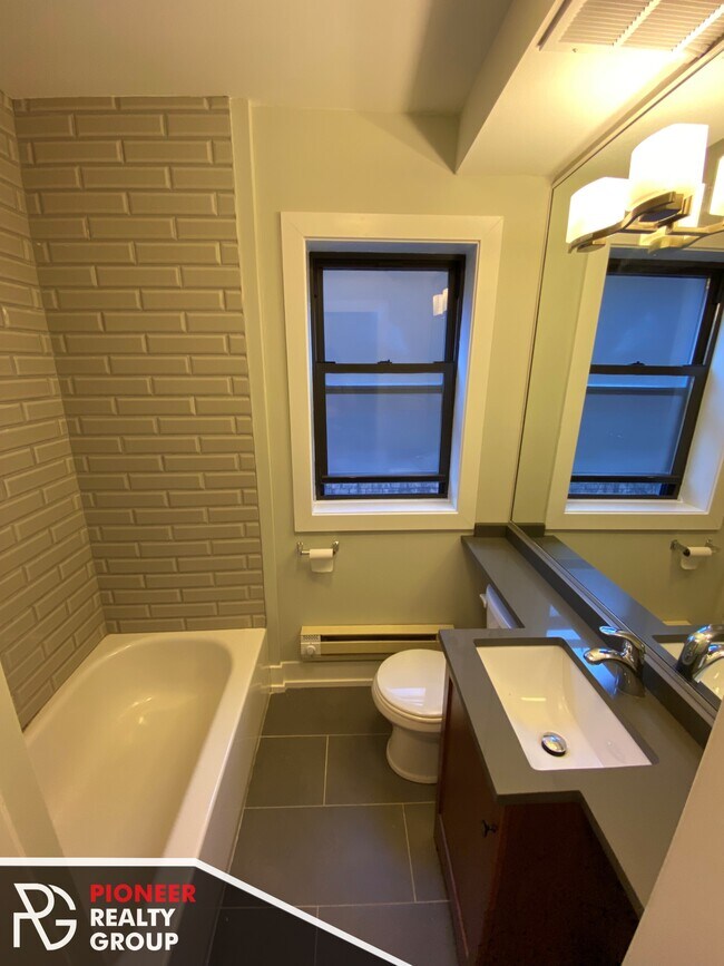 512 W Arlington Pl, Unit 4 in Chicago, IL - Building Photo - Building Photo