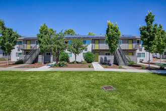 Woods Grove in Pittsburg, CA - Building Photo - Building Photo