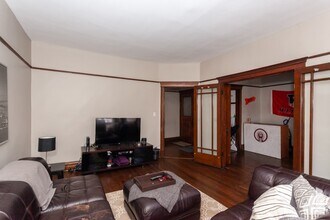 1043 W Dakin St, Unit 2 in Chicago, IL - Foto de edificio - Building Photo