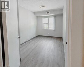 595 Strasburg Rd in Kitchener, ON - Building Photo - Building Photo