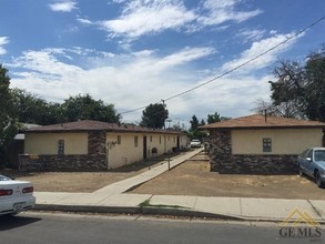 821-825 30th St in Bakersfield, CA - Building Photo - Building Photo