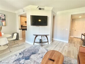 210 E Flamingo Rd, Unit 320 in Las Vegas, NV - Building Photo - Building Photo