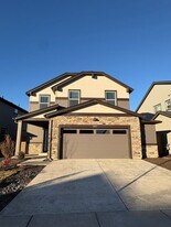 21517 SE Etna Pl in Bend, OR - Building Photo