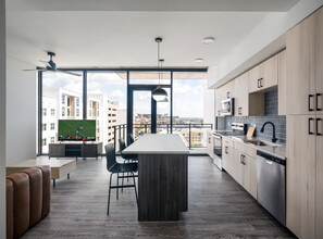 Otto in College Station, TX - Foto de edificio - Building Photo