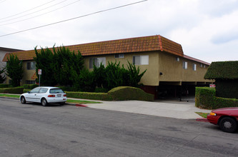 732 W Imperial Ave in El Segundo, CA - Building Photo - Building Photo