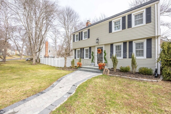 4 Trotwood Dr in West Hartford, CT - Building Photo - Building Photo