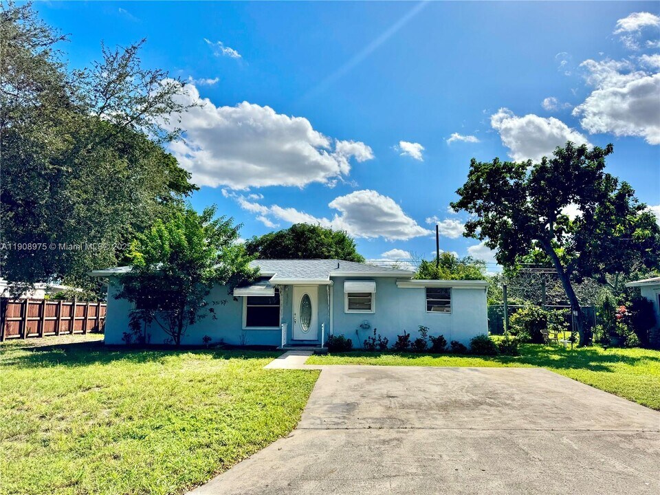 6320 Mayo St in Hollywood, FL - Building Photo