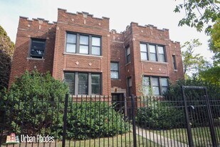 3301 N Harding Ave, Unit M05H in Chicago, IL - Building Photo