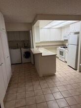 15050 Sherman Way in Los Angeles, CA - Foto de edificio - Building Photo