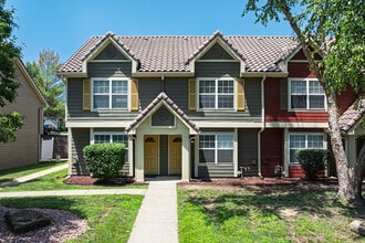 HarborTown Villas in Kansas City, MO - Building Photo - Building Photo