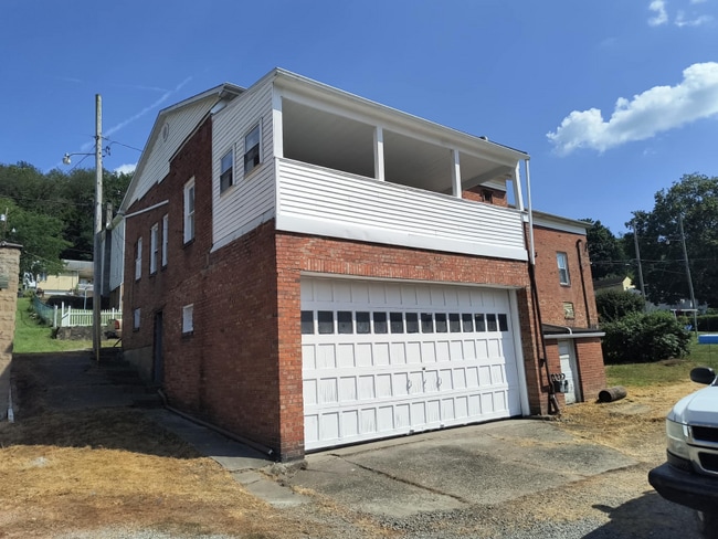 property at 716 Commerce St