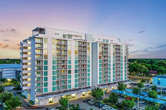 Elements on Third in St. Petersburg, FL - Foto de edificio - Building Photo