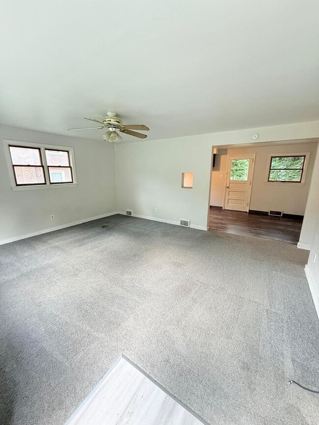 6029 Poketa Rd in Verona, PA - Building Photo - Building Photo