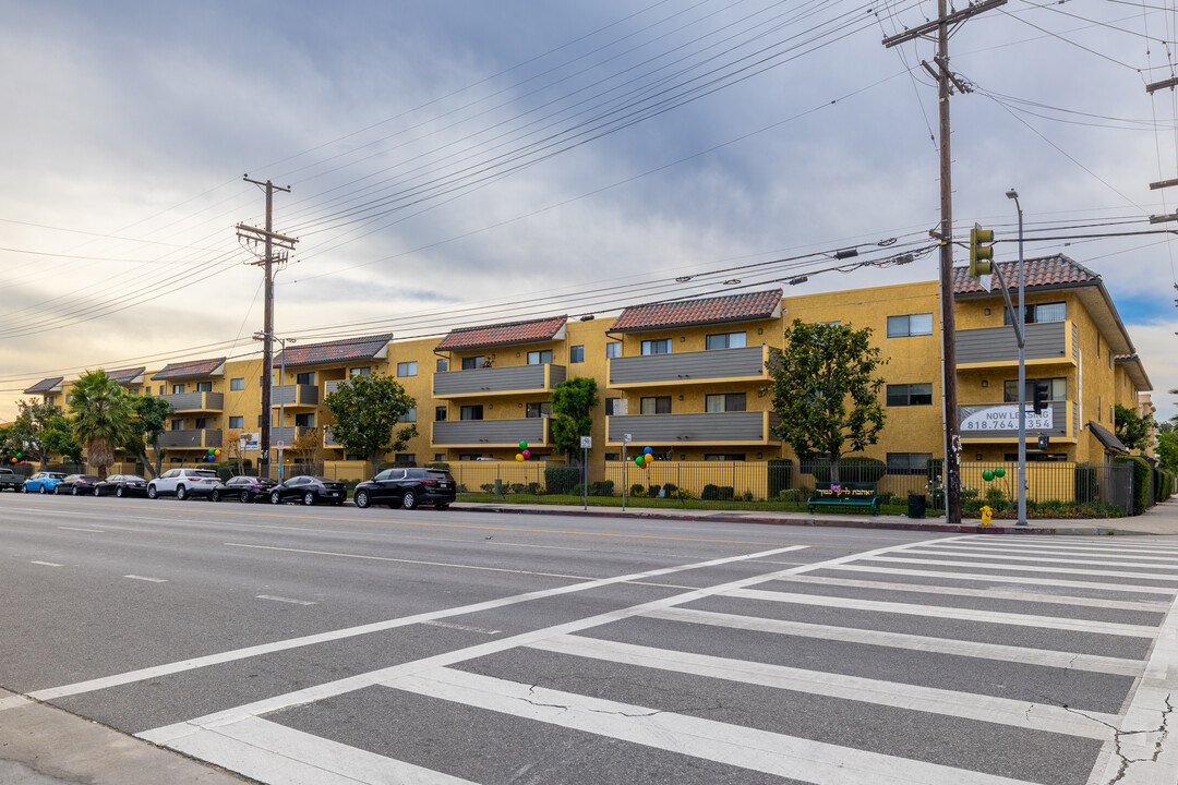 Canyon Village in North Hollywood, CA - Foto de edificio