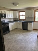 586 Martin Rd in Lackawanna, NY - Building Photo