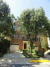 2050 Meadow Springs Dr in Vienna, VA - Building Photo - Building Photo