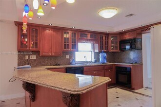 304 SE 9th St in Hallandale Beach, FL - Building Photo - Building Photo