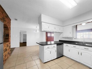 110 Bailey Dr in Desoto, TX - Building Photo - Building Photo