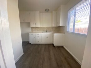 2245 Granada Ave in Long Beach, CA - Building Photo - Building Photo