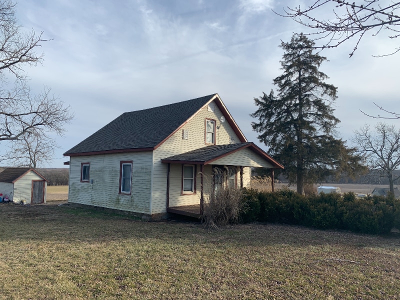2233 Ohio Terrace in Ottawa, KS - Building Photo